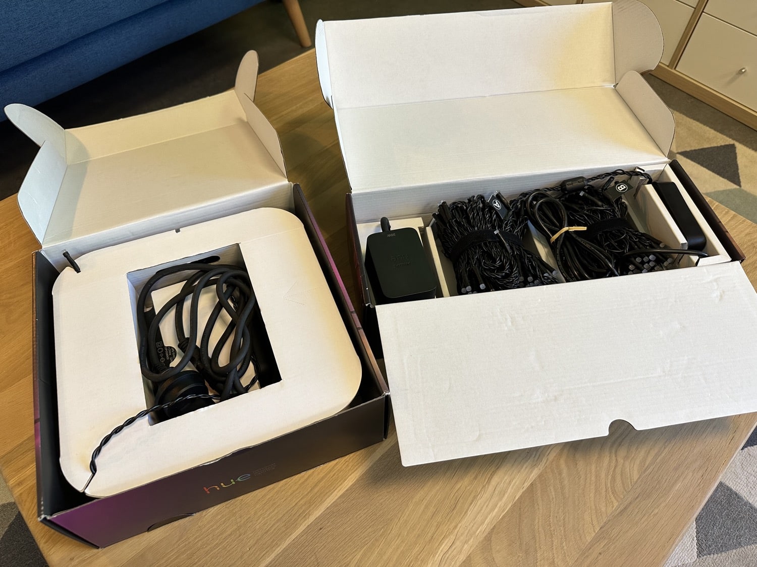 Die erste und zweite Generation der Philips Hue Festavia Lichterkette