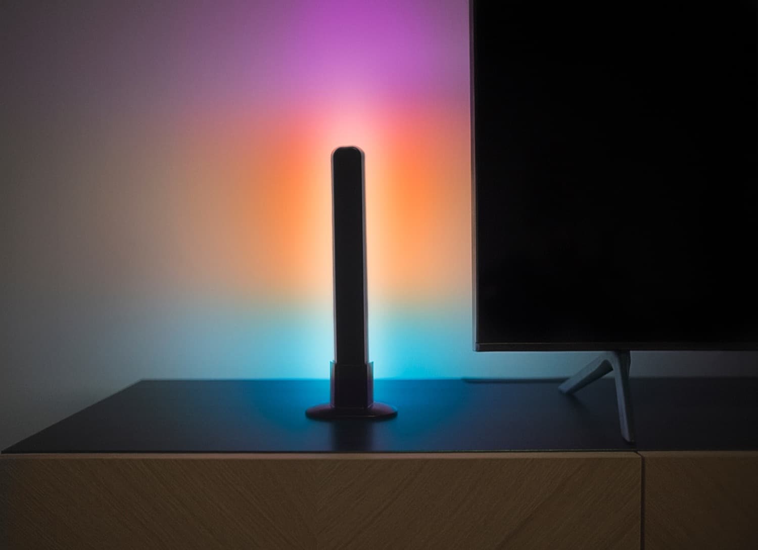 Hueblog: WiZ legt vor: Die Gradient Light Bar zeigt mehrere Farben an
