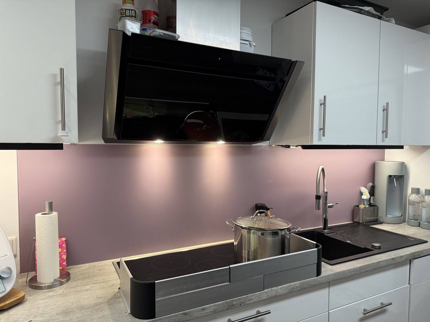 Hueblog: Philips Hue Linear Gradient: Lichtleiste in Kooperation mit Nobilia