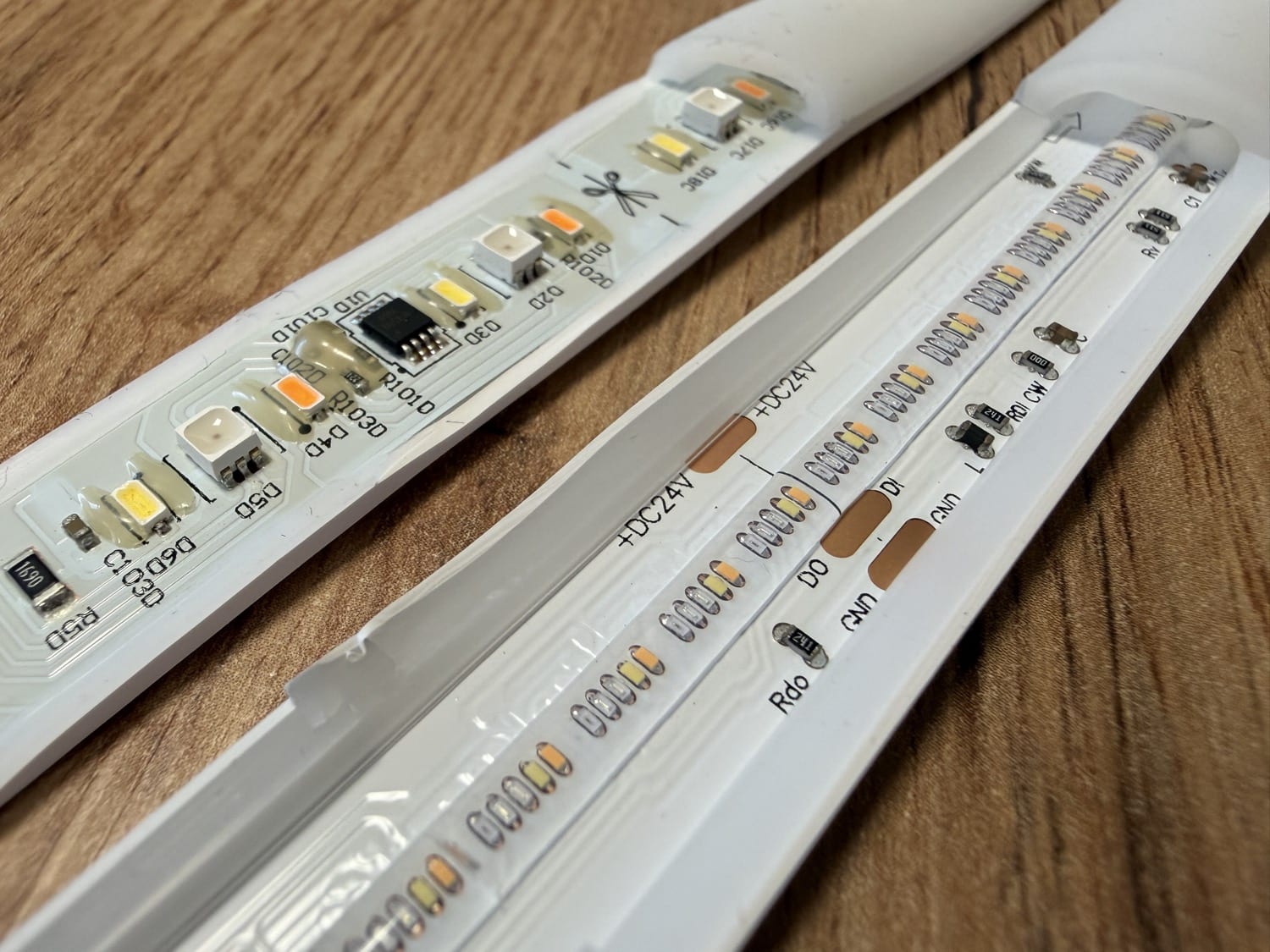 Zwei Philips Hue Leuchtstreifen im Vergleich