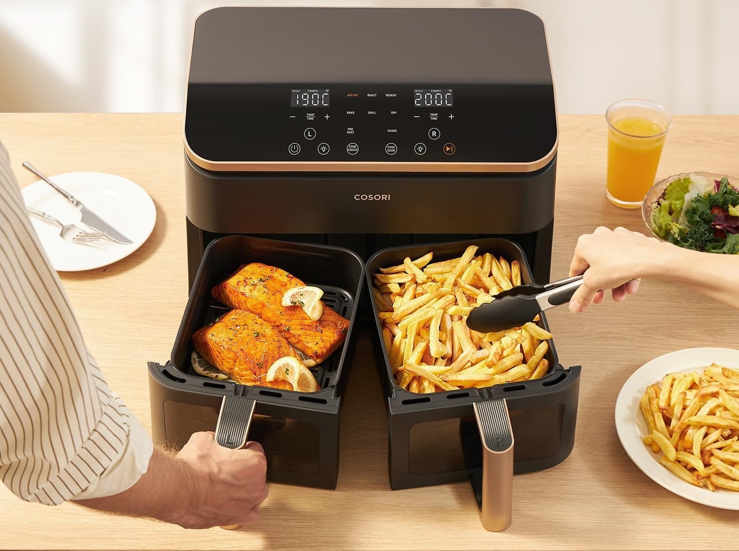 Zwei gefüllte Körbe des Cosori Airfryers